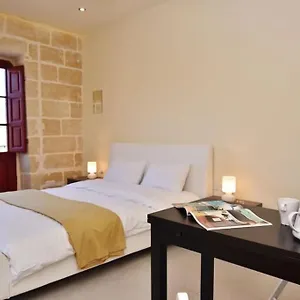 https://vallettastay-lucky-star-studio-apartment-302.hotelssaintjulians.com
